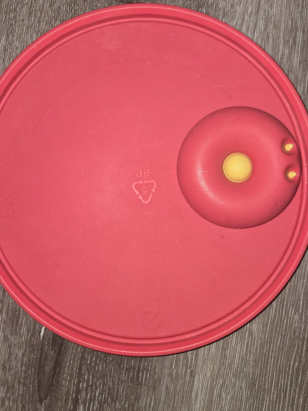 Tupperware 2648B-1 Vented Lid Red